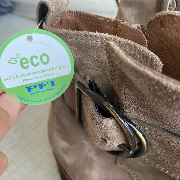 Paul Green Mara Suede Ankle Boot. NWT. Size
(NWT
5.5 US - Picture 5 of 10